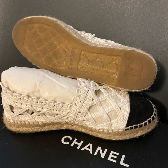 CHANEL White Eyelet Espadrilles / US8.5-EU39 – Second Edition NY